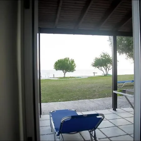 On The Wave Spitakia Sto Kyma Nikiti (Sithonia)