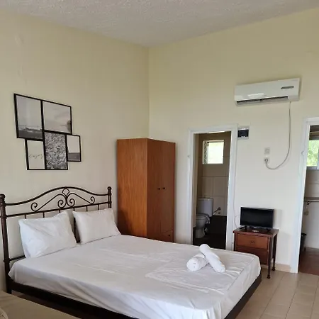 On The Wave Spitakia Sto Kyma Nikiti (Sithonia)