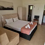 On The Wave Spitakia Sto Kyma Apartmanhotel 3*