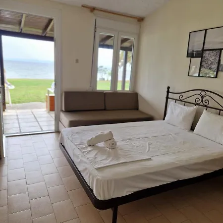 On The Wave Spitakia Sto Kyma Aparthotel