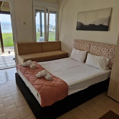 Aparthotel On The Wave Spitakia Sto Kyma *