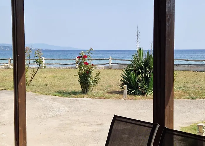 Апарт-отель On The Wave Spitakia Sto Kyma 3*