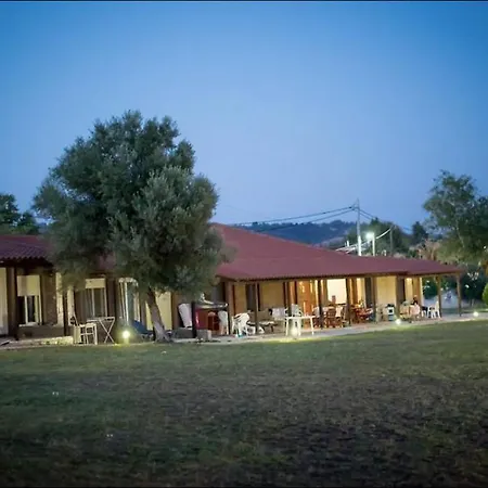 On The Wave Spitakia Sto Kyma 公寓式酒店