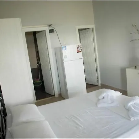 Aparthotel On The Wave Spitakia Sto Kyma *