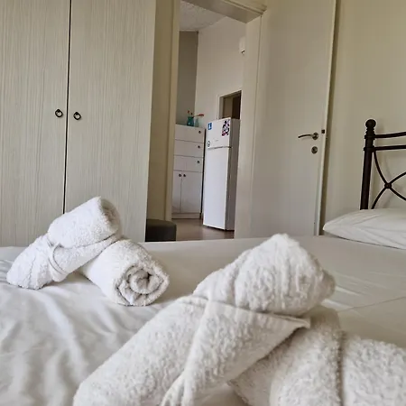 On The Wave Spitakia Sto Kyma 公寓式酒店